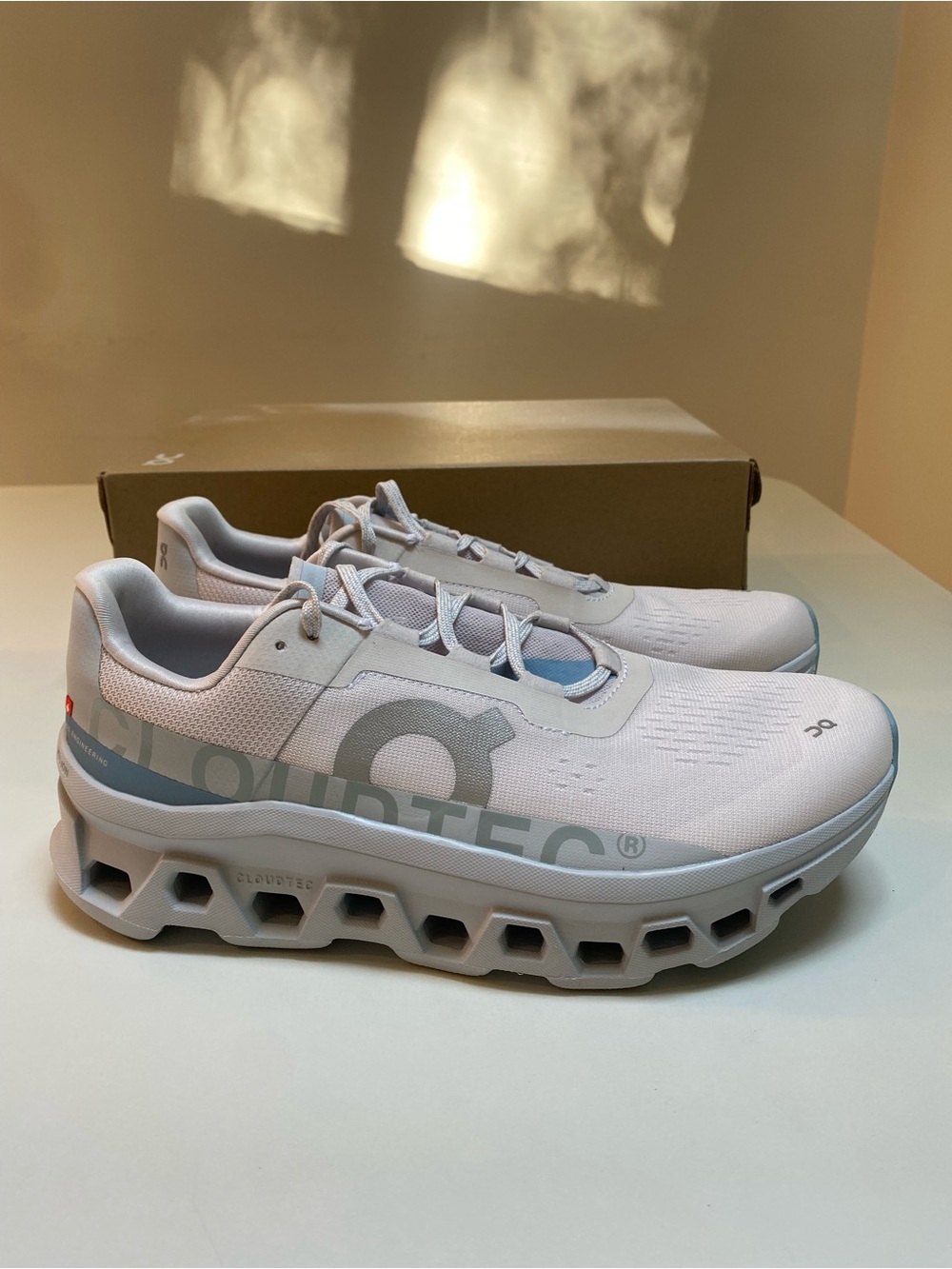 On Running Women’s Cloudmonster Sneaker in Frost/Wash sz 11 New in Box - Picture 2 of 7